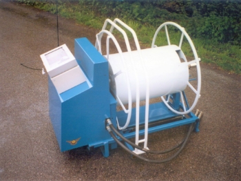 Afbeeldingen van Weri Compact Roller (WCR) Hydraulisch Slanghaspel op steunen