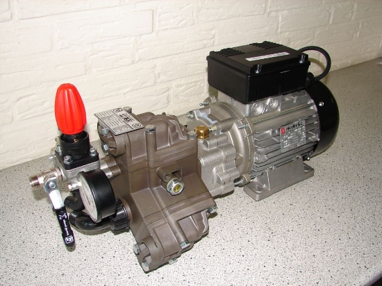 Afbeeldingen van Imovilli PM33 Plunjer Pomp set 19l/min~50bar 2,2kW 400V (Reductor)