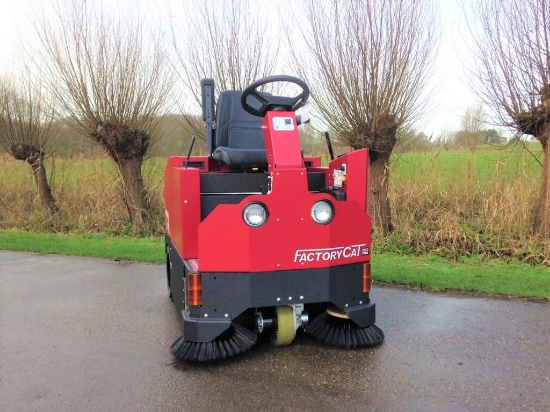 Afbeeldingen van Factory Cat TR Veegmachine