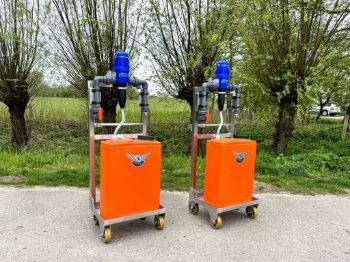 Picture of Dosing unit on stainless steel frame - Dosatron D3RE10 AF/VF