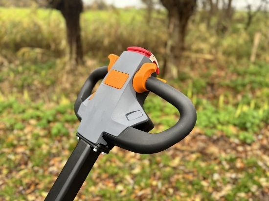 Afbeeldingen van Compacte elektrotrekker inclusief lader