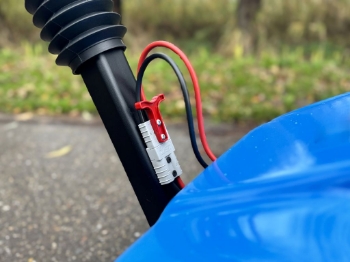 Afbeeldingen van Compacte elektrotrekker inclusief lader
