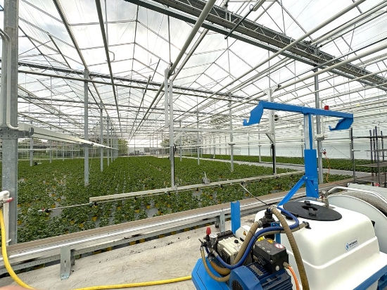 Picture of Spray boom mover on spray cart