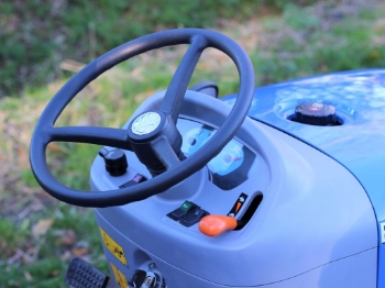 Afbeeldingen van New Holland Boomer 25 Tractor