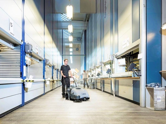 Afbeeldingen van Nilfisk SW750 Veegmachine