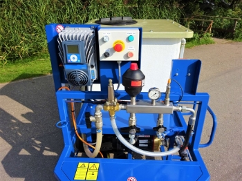 Afbeeldingen van Spuitwagen 600K - Hydracell Pomp G10  30l/min~70bar - WCR