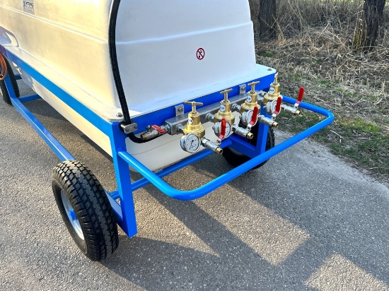 Afbeeldingen van Spuitwagen 1000T - Plunjerpomp P63 42l/min~50bar