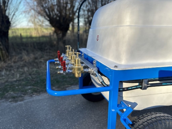 Afbeeldingen van Spuitwagen 1000T - Plunjerpomp P63 42l/min~50bar