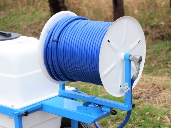 Afbeeldingen van Spuitwagen 300T - Plunjerpomp PM33 19l/min~50bar - Handhaspel 450mm (Draaibaar)