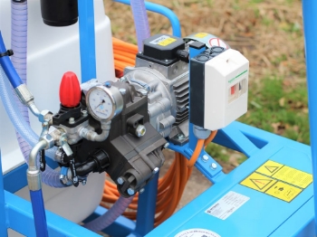 Afbeeldingen van Spuitwagen 300T - Plunjerpomp PM33 19l/min~50bar - Handhaspel 450mm (Draaibaar)