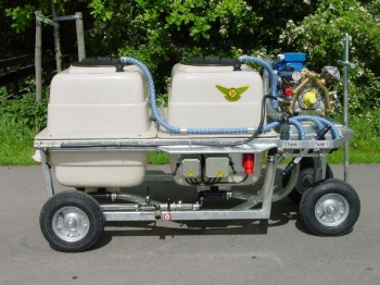 Afbeeldingen van Spuitwagen 2x400T - Membraanpomp IDB1100 70l/min~40bar - Verzinkt