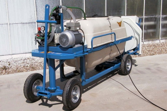Afbeeldingen van Spuitwagen 600T Smal - Plunjerpomp P63 42l/min~50bar - WCR Draaibaar