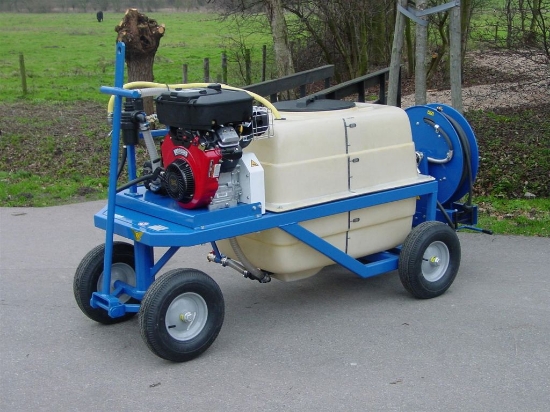 Picture of Spray Cart 400T - Vanguard 16HP + XW30.20 30l/min~150bar - Spring Reel Swivable