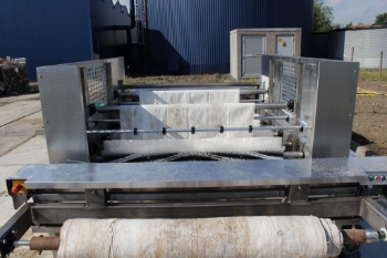 Picture of Transport mat Washer / Cleaner on wheels
