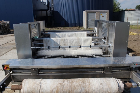 Picture of Transport mat Washer / Cleaner on wheels
