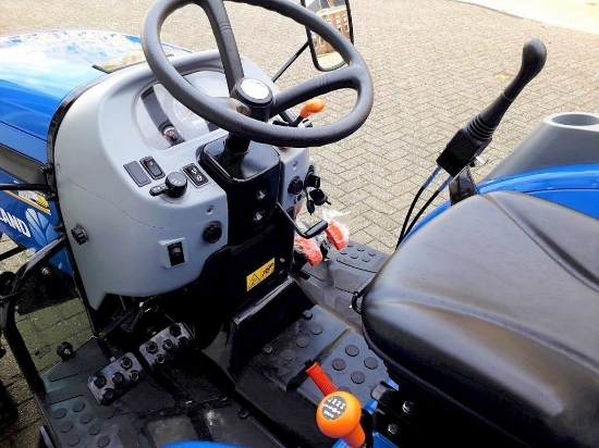Picture of New Holland Boomer 35 Tractor
