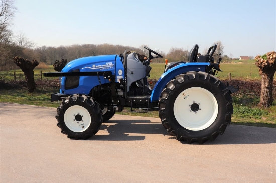 Picture of New Holland Tractor Boomer 55 Gear-Rops