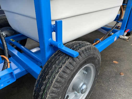 Afbeeldingen van Spuitwagen 400T - Membraanpomp M35 30l/min~30bar - WCR (Draaibaar)