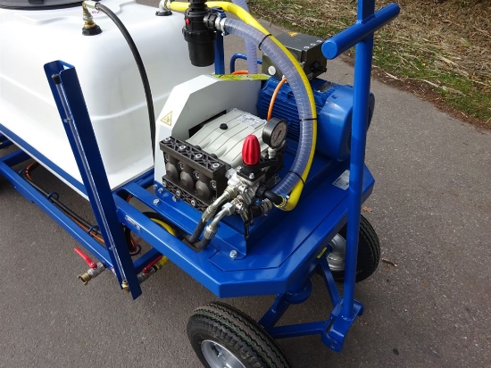 Afbeeldingen van Spuitwagen 600T - Plunjerpomp P63 42l/min~50bar - WCR Draaibaar