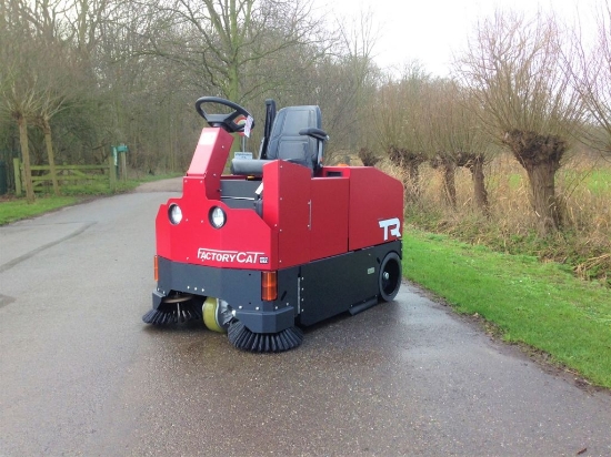 Afbeeldingen van Factory Cat TR Veegmachine